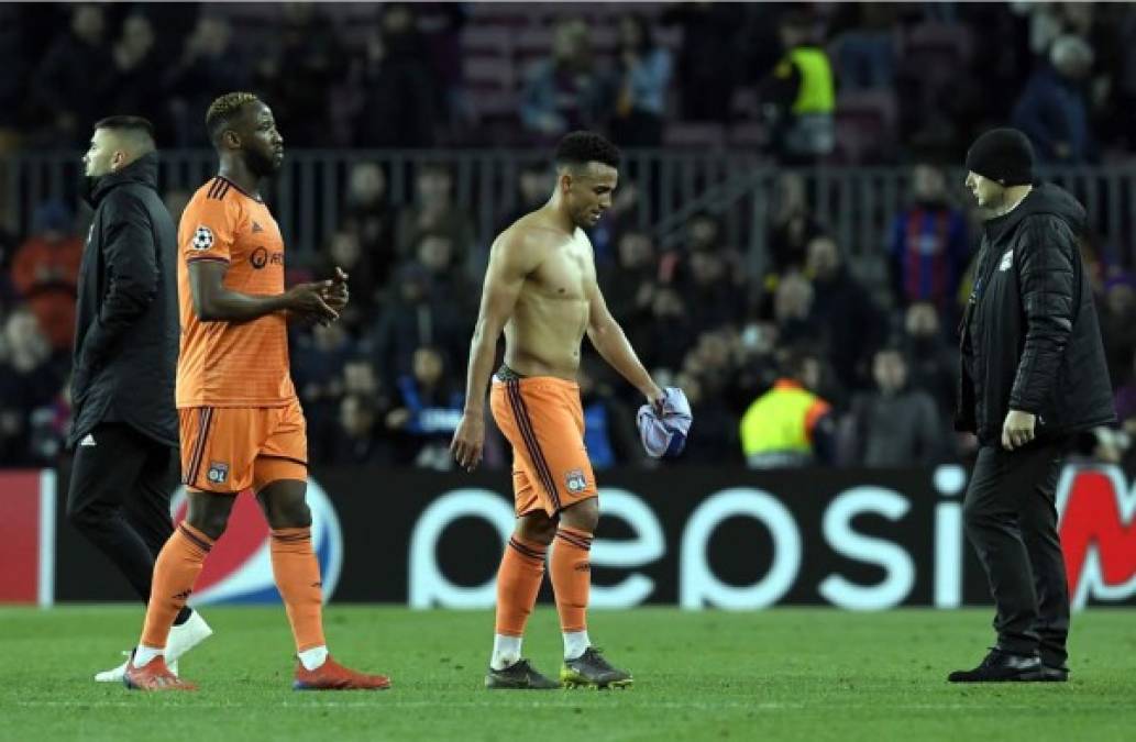 La tristeza de los jugadores del Lyon al final del partido.