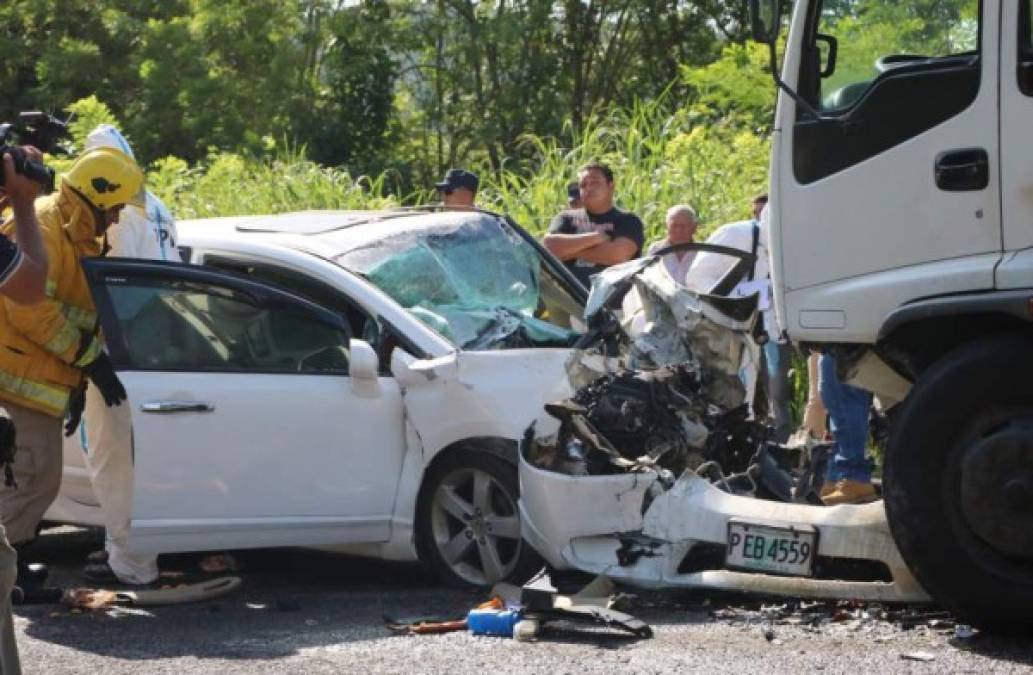 Tragedia en carretera de Yoro arrebató la vida de una familia el pasado jueves.<br/><br/><br/>Las víctimas, tres adultos y dos bebés, viajaban el pasado jueves de Morazán a San Pedro Sula cuando chocaron contra un camión. Una de las occisas era oficial de la Policía y su padre, un policía jubilado.<br/><br/><br/>