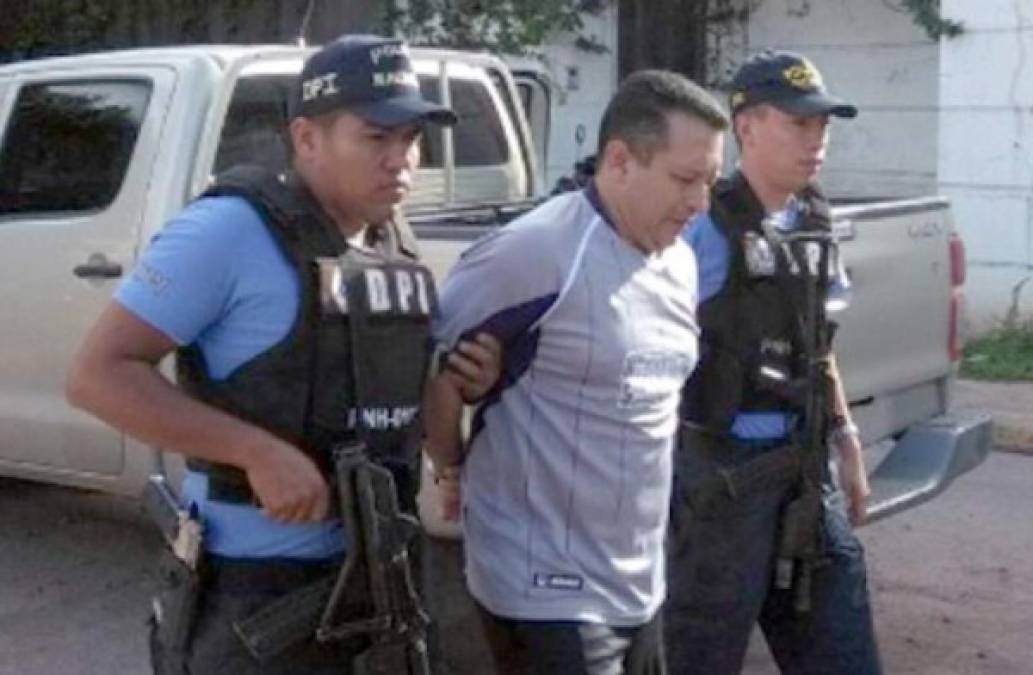 Juan Rosa Lagos: El exfutbolista hondureño fue detenido en el 2016 por suponerlo responsable del delito de Actos de Lujuria Agravados contra una menor de 4 años de edad. La Fiscalía Especial de la Niñéz del Ministerio Público le giró Orden de Detención Preventiva tras arrestarlo.