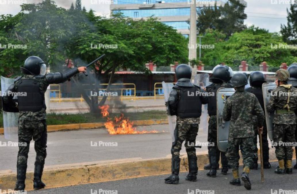 En centros regionales como Unah-vs ya son 17 los días de clases perdidos donde estudiantes de 15 carreras se la tomaron. De igual forma en la Universidad en Comayagua.