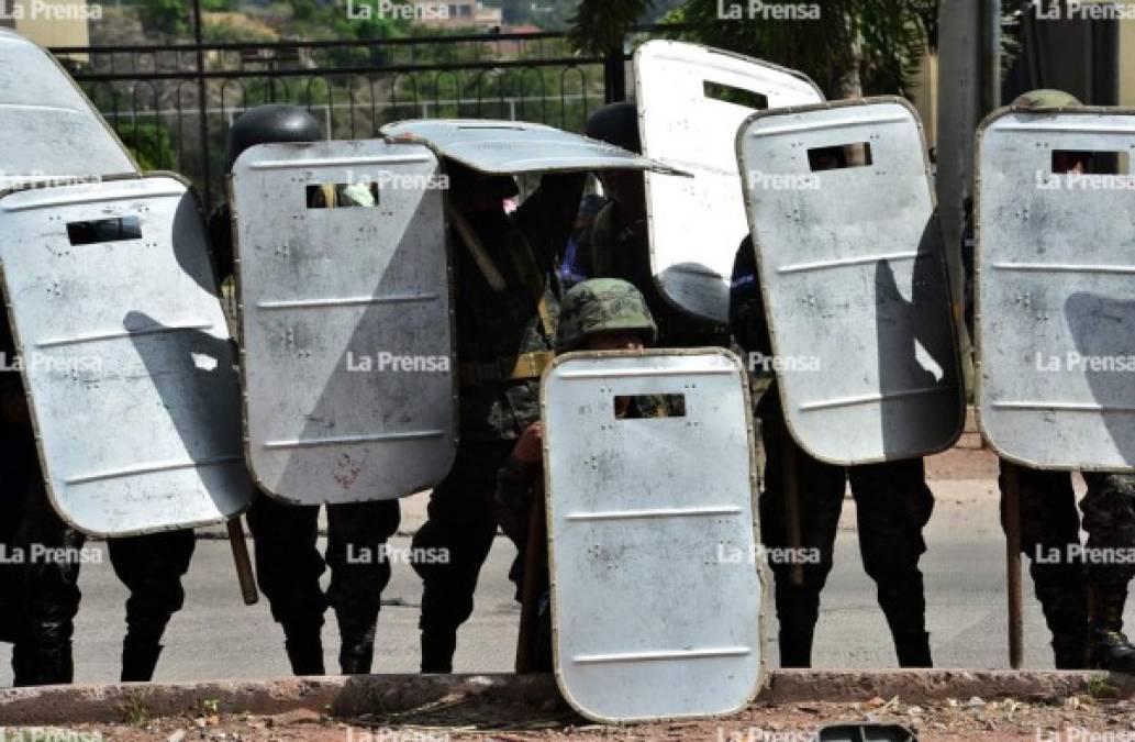 Las clases del segundo período académico de la Unah no han podido desarrollarse de manera regular debido a las protestas hechas por grupos estudiantiles en apoyo a la Plataforma de Defensa por la Salud y Educación de Honduras que están en contra de lo que ellos llaman privatización de sus sectores.