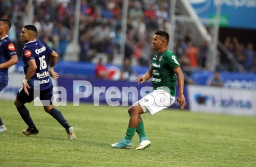 Con un disparo de derecha, Bryan Martínez marcó su golazo al Motagua.