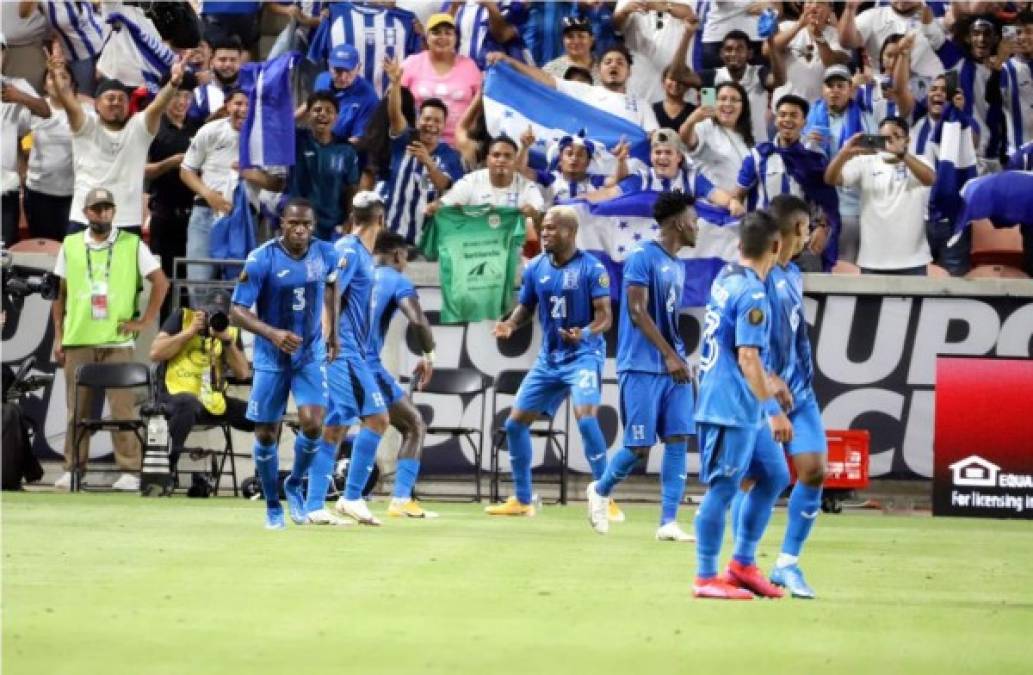 El bailecito de Kevin Álvarez con Romell Quioto y Alex López.