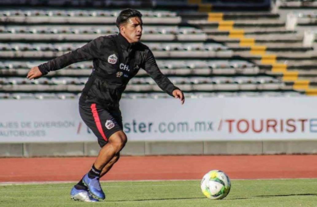 Michaell Chirinos: El delantero hondureño no seguirá en el Lobos BUAP ya que el club mexicano le venderá su categoría al Juárez FC, por lo que el cuadro poblano no seguirá en la primera división de la Liga MX. En las últimas horas ha circulado el rumor de que el histórico club Necaxa quiere el atacante hondureño.<br/>