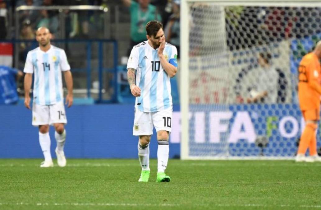 La goleada por 3-0 sufrida por la Argentina de Lionel Messi ante Croacia el jueves en el Mundial de Rusia-2018 fue calificada en forma unánime como 'desastre' y 'papelón' por los medios y comentaristas.