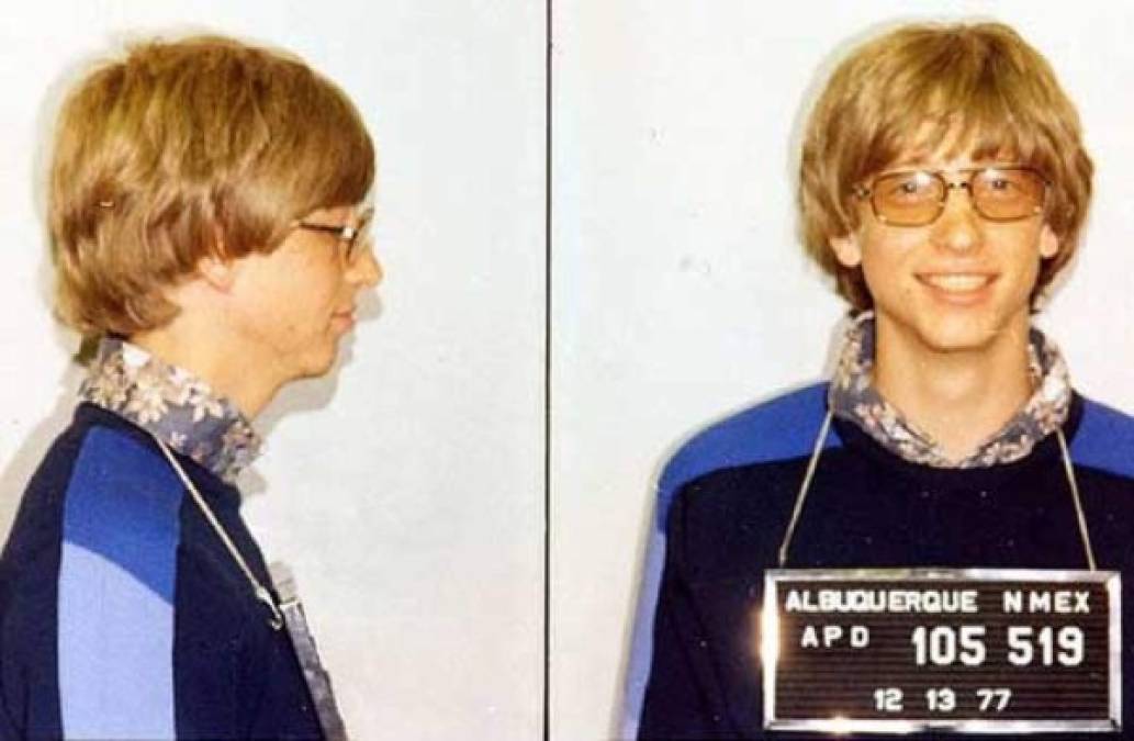 En 1977, Gates fue detenido por una infracción de tráfico, en ese entonces, el genio de la informática era un adolescente. Cabe indicar que su fanatismo por los autos rápidos le costó antes de este arresto, otro más, supuestamente por conducir sin licencia y a exceso de velocidad.