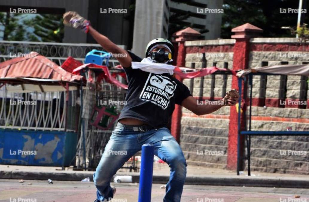 Las leyes hondureñas prohíben el ingreso de fuerzas policíales y militares a espacios autónomos como la Universidad Nacional.