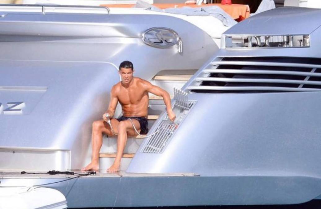 Cristiano la pase bien en Ibiza, mismo lugar en donde estuvo por unos días Messi.