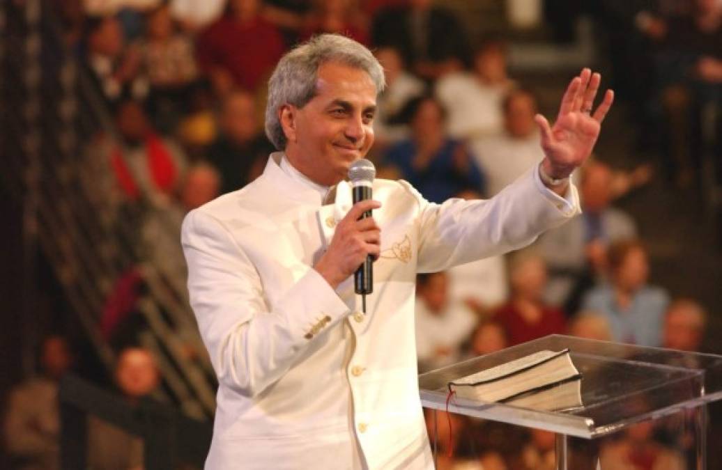 Benny Hinn es uno de los evangelistas más controversiales de los Estados Unidos. Fue investigado por el Senado de los Estados Unidos por manipulación de impuestos. Tiene un patrimonio estimado en 42 millones de dólares.