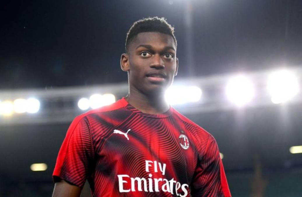 Rafael Leao (AC Milan): Llegó está temporada por 35 millones de euros al AC Milan y en sus primeros partidos ha demostrado que tiene el potencial para ser un '9' de talla mundial. El Barcelona ya lo tiene apuntado, es de nacionalidad portuguesa.<br/>