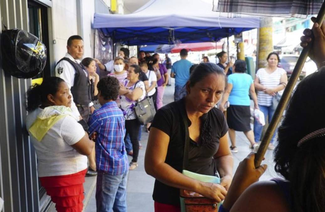 En el centro de San Pedro Sula también transitaban este día muchos ciudadanos.