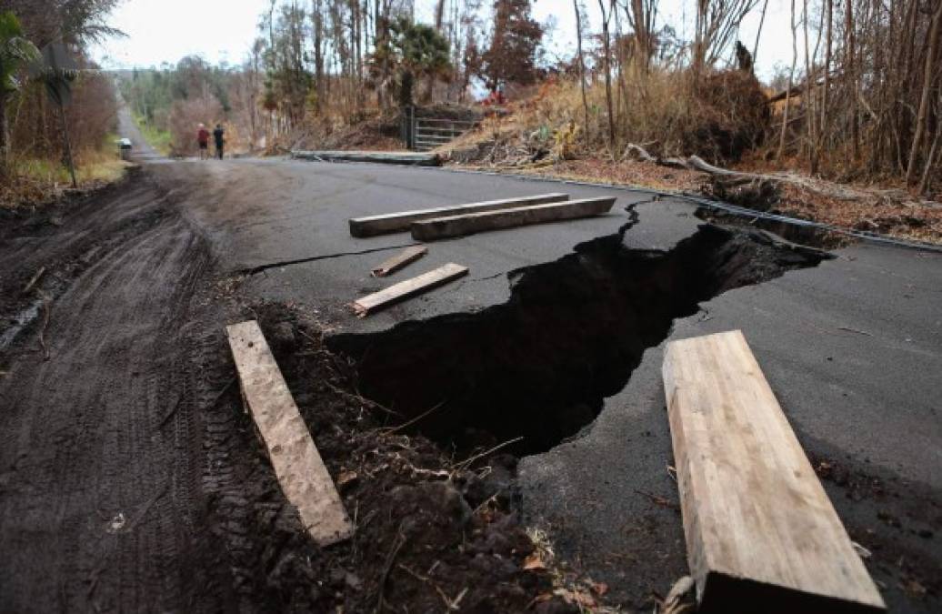 Varias comunidades han quedado incomunicadas tras las grandes fisuras provocadas por las explosiones del Kilauea.