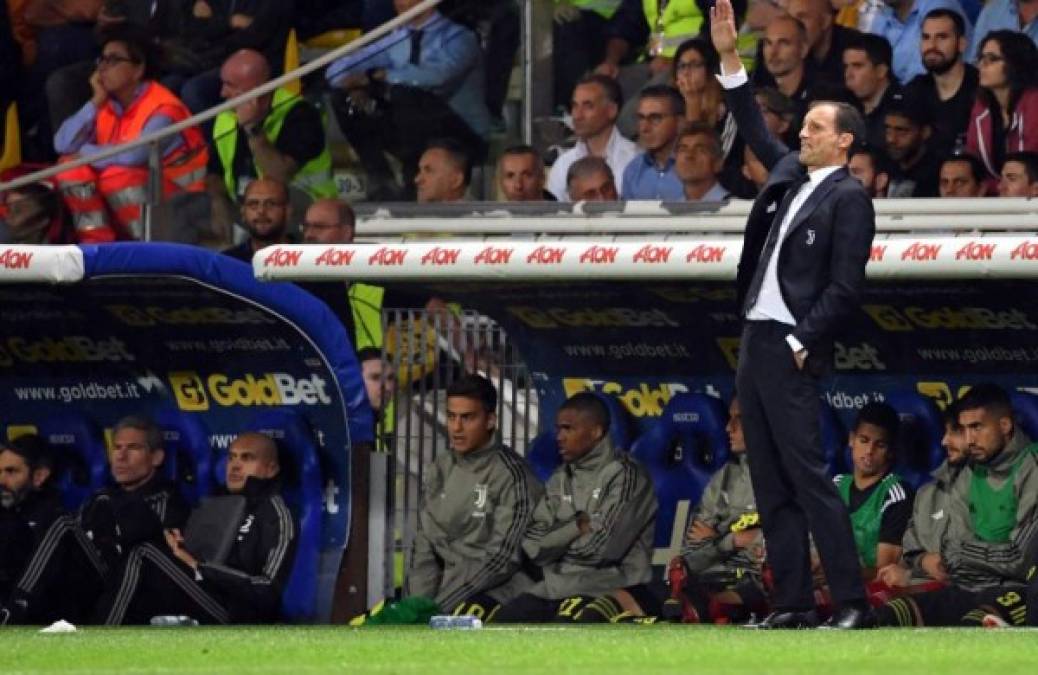 Massimiliano Allegri, entrenador de la Juventus, por segunda ocasión consecutiva decidió mandar a la banca a jugadores como Dybala y Douglas Costa. Una decisión que ha generado diversos comentarios en Italia.