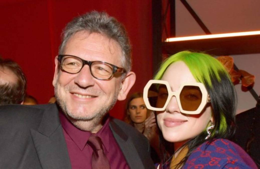 Lucian Grainge<br/>El presidente de 60 años y CEO de Universal Music, fue hospitalizado después de dar positivo por el nuevo coronavirus. Los representantes del empresario no han dado información, pero la condición de Grainge ya preocupa a otros grandes empresarios como El CEO de Apple, Tim Cook, el ejecutivo de música Irving Azoff y el vicepresidente senior de Apple, Eddy Cue, quienes estuvieron con Lucian el pasado 29 de febrero celebrando su cumpleaños.<br/>