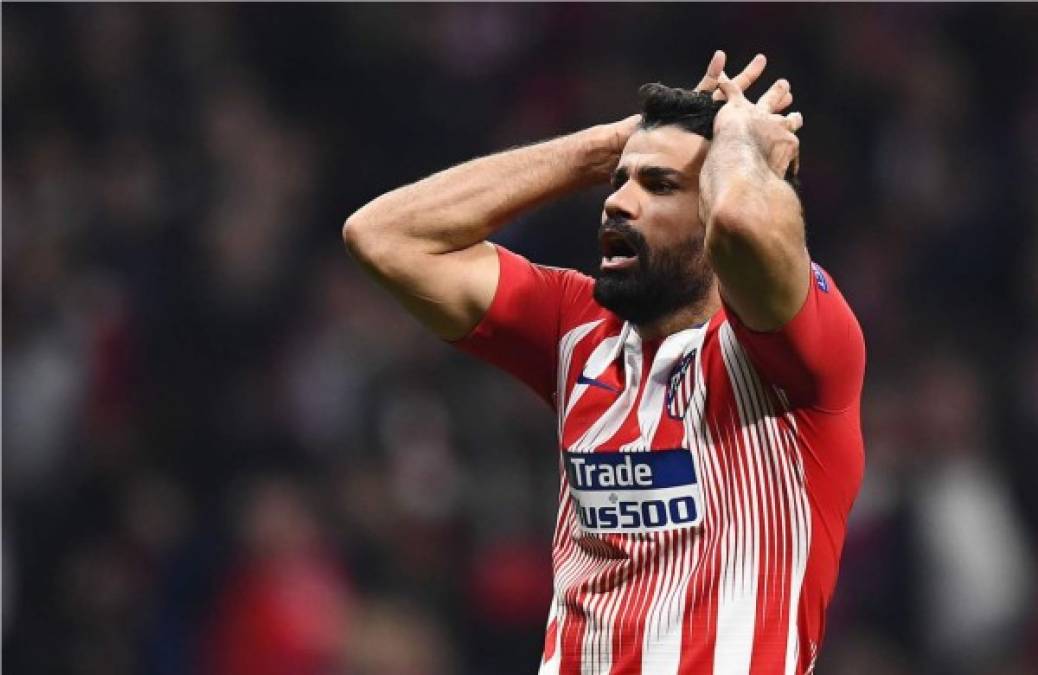 Diego Costa se lamenta tras fallar una gran ocasión contra el Atlético de Madrid.
