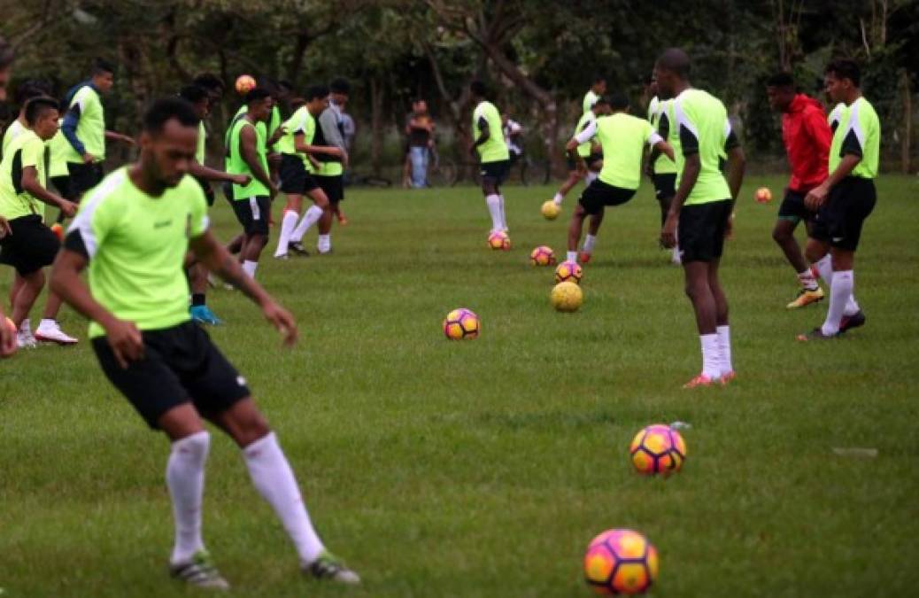 Carlos Willians Terán, de 27 años y 1.90 de estatura, se integró a los trabajos de pretemporada de la Real Sociedad. Se desempeña como zaguero y en su carrera ha jugado en Once Caldas de su país . El futbolista cafetero se someterá a un periodo de prueba con el Gigante del Agúan.