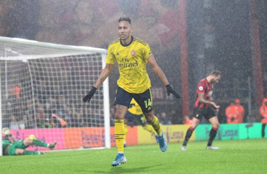 Pierre-Emerick Aubameyang: Delantero gabonés que destaca en el Arsenal de la Premier League de Inglaterra. Medios españoles señalan que el atacante es fuerte candidato para llegar al FC Barcelona.