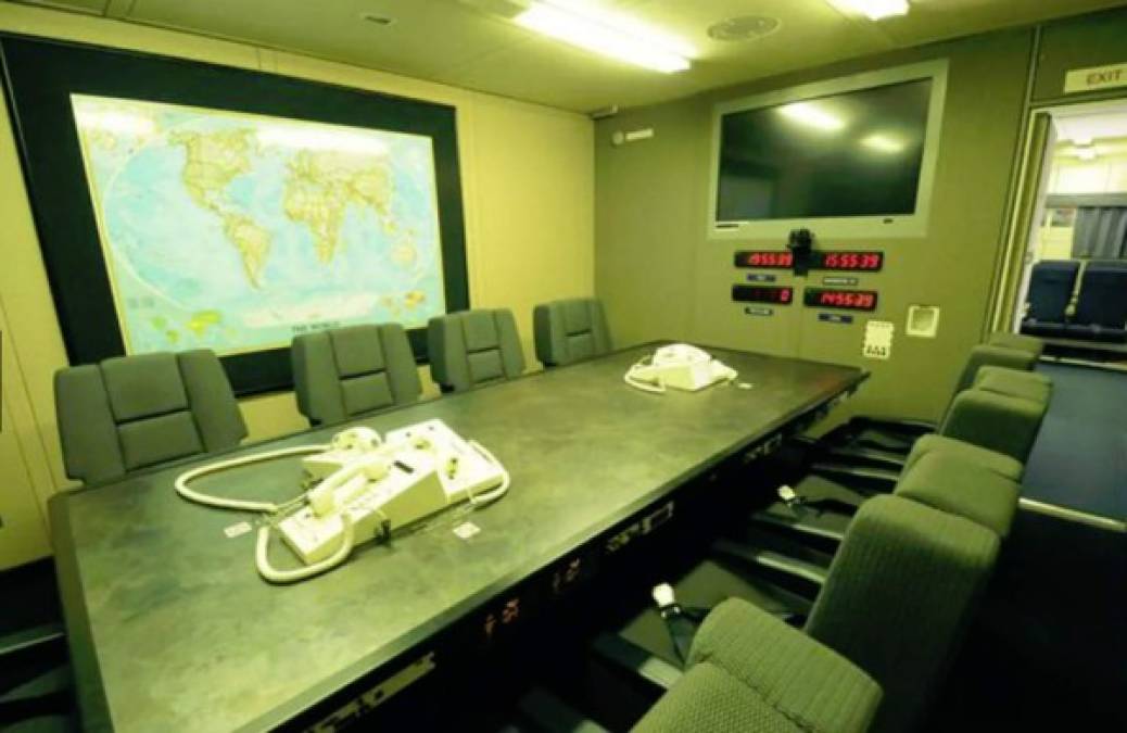 Estos aviones también cuenta con su propia sala de conferencias, desde donde los altos mandos se pueden comunicar con el Pentágono u otras entidades de Defensa en Washington.