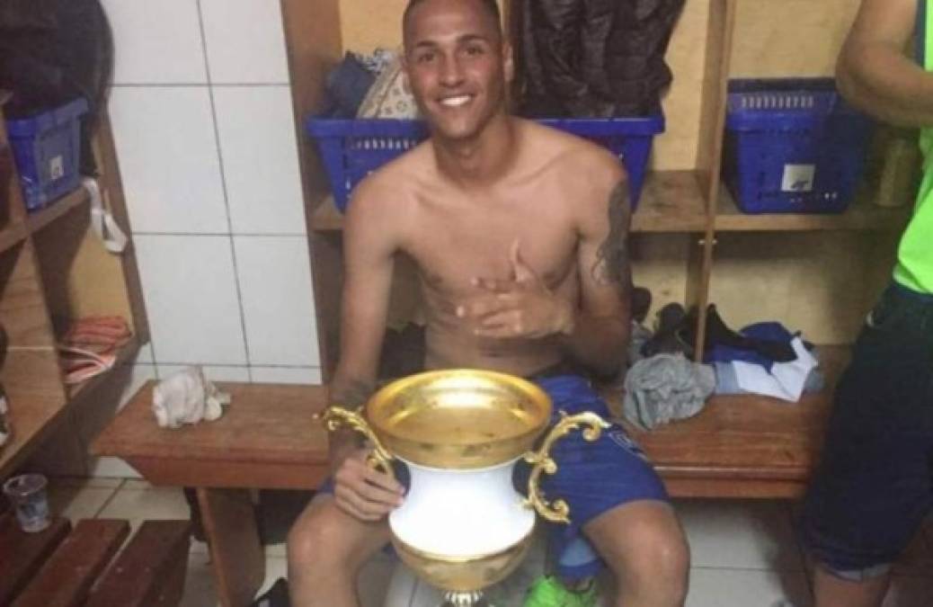 En la comisaría, Vinicius, que actualmente estaba sin equipo, confesó y afirmó que cometió el crimen por un desacuerdo que tenía con el directivo de su etapa como jugador del Nacional, que terminó en febrero después de dos años de contrato.