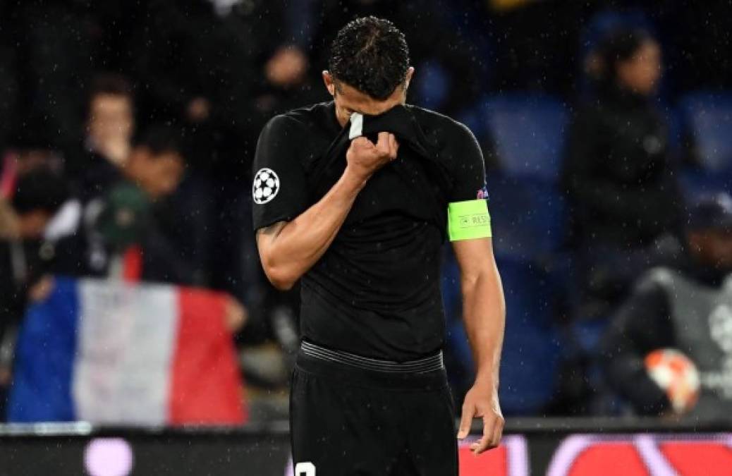 Thiago Silva, capitán del PSG, dolido por la eliminación.