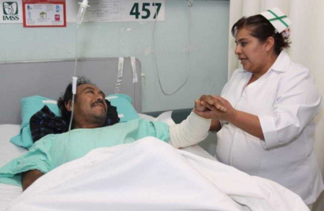 El milagro del hospital: Según Chespirito, en un hospital de Perú sucedió un milagro. Un hombre muy enfermo reposaba en la cama sin poder hablar, pero le encantaba ver el Chapulín colorado. Los médicos habían perdido la esperanza en que recuperara la voz. Un día emitieron un capítulo que fue tan divertido que el hombre no pudo parar de reír. Cuando terminó pronunció en voz alta: “chapulin”. Era su primera palabra en años.