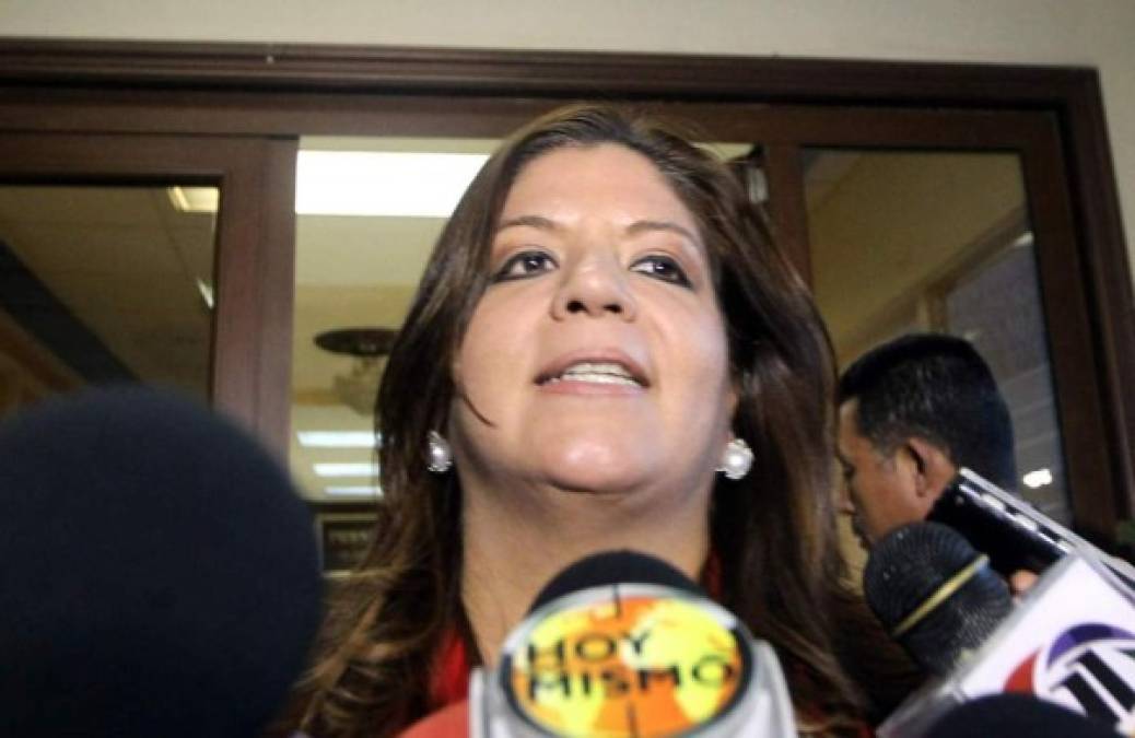 La Corte de Apelaciones de la Corte Suprema de Justicia de Honduras declaró este lunes sin lugar la petición a la medida sustitutiva de la diputada nacionalista Lena Karim Gutiérrez Arévalo. Durante la audiencia de revisión de medidas en el caso Astropharma el juez natural negó la solicitud de la defensa de permitirle asistir al Congreso Nacional como diputada. La congresista es acusada por cinco delitos derivados de su participación en el caso Astropharma por supuesta compra y venta de medicamentos irregulares a la Secretaría de Salud de Honduras por 6.4 millones de lempiras.