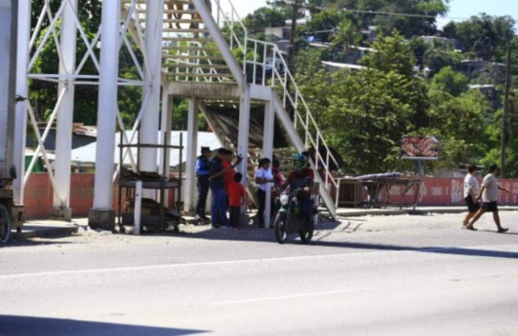 Ciudadanos salieron a buscar transporte público, pero en su mayoría no trabajó.