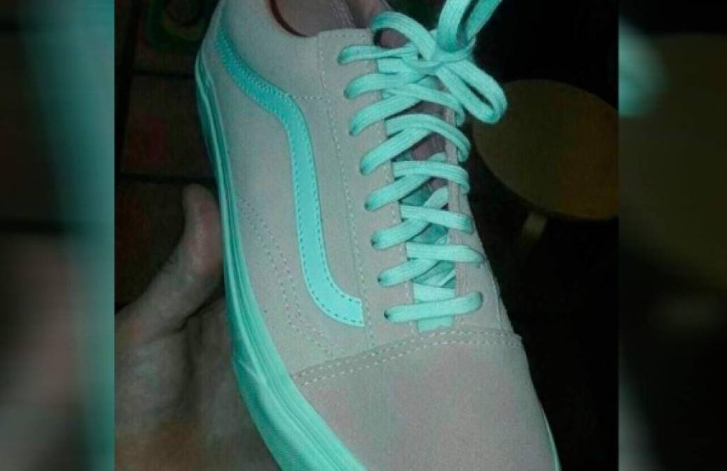 Un simple tenis está causando gran confusión en las redes sociales.