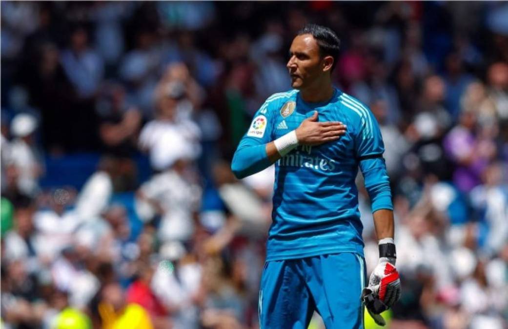 Mucho se ha hablado en torno al futuro de Keylor Navas en el Real Madrid, se despidió en la última jornada del Bernabéu. Los rumores en torno al portero costarricense lo han puesto en la órbita de equipos como Manchester United, Arsenal y Napoli, pero por ahora no hay nada en concreto.