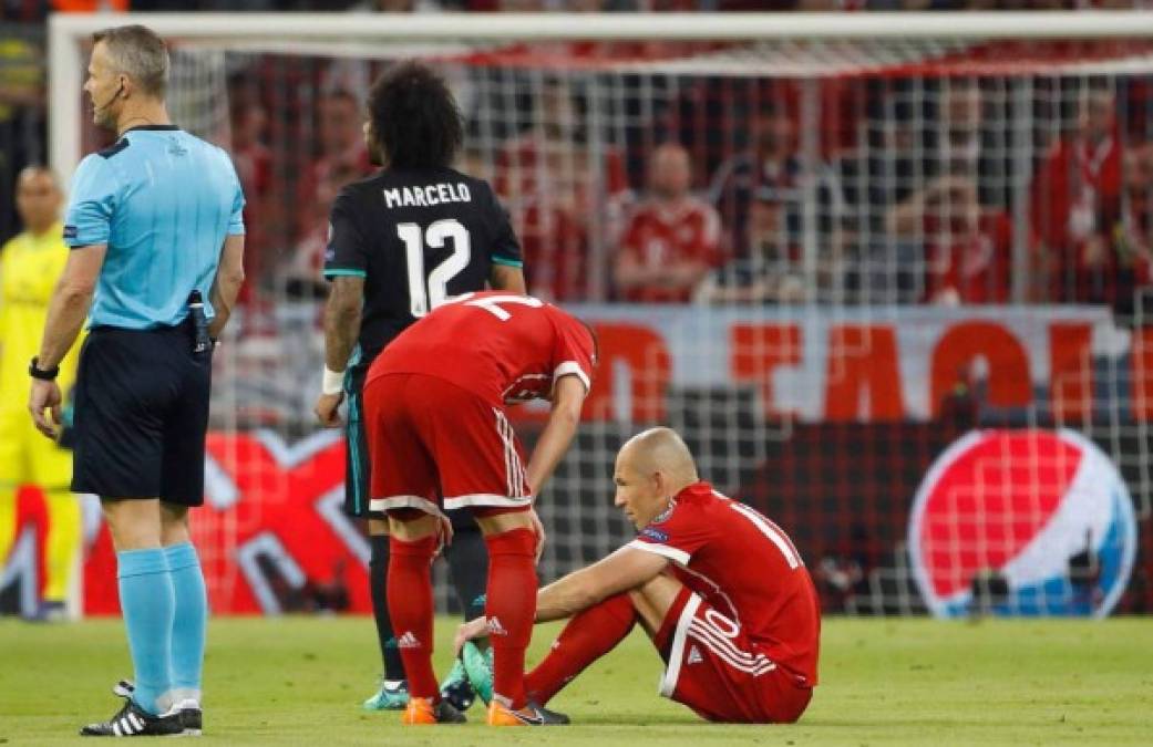 Las cosas comenzaron mal para el equipo alemán, el holandés Robben se lesionó y tuvo que marcharse apenas en el minuto 5 de la primera parte.