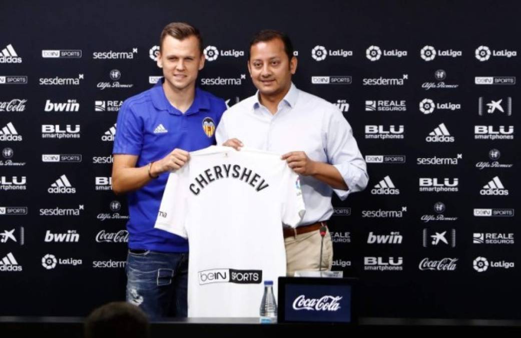 Denis Cheryshev ha sido presentado de nuevo como jugador del Valencia, tras jugar la temporada pasada con el Villarreal.