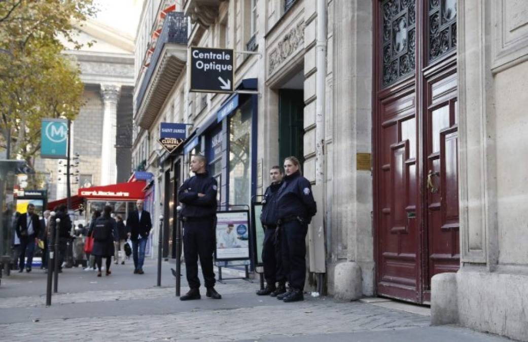 El robo tuvo lugar hacia las 00H30 GMT en una residencia hotelera de lujo, en La Madeleine, uno de los lugares más prestigiosos de París.