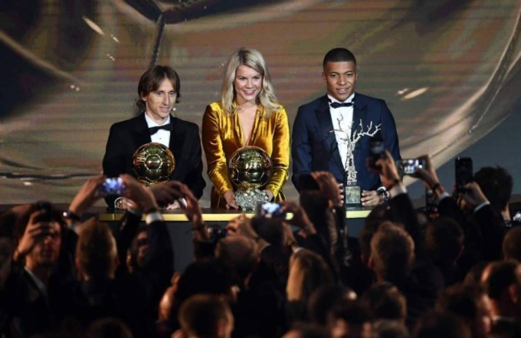 Los grandes ganadores de la Gala: Luka Modric (Balón de Oro) Ada Hegerberg (Balón de Oro Femenino) y Kylian Mbappe (Balón de Oro Sub-21).