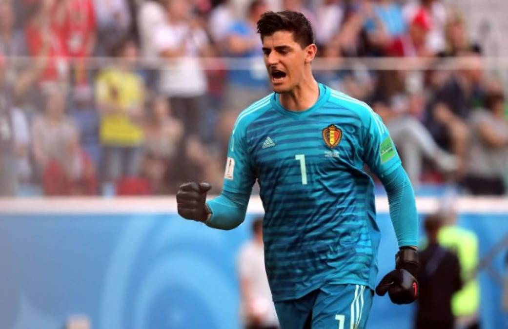 Thibaut Courtois ha sido más enigmático que nunca cuando, preguntado sobre su futuro en el Chelsea, dijo: 'Todas las opciones están abiertas, incluso la de seguir en el Chelsea'. El meta belga, del que se rumoreo que podría ir al Real Madrid, crea así más incertidumbre que nunca respecto a su continuidad en Stamford Bridge.