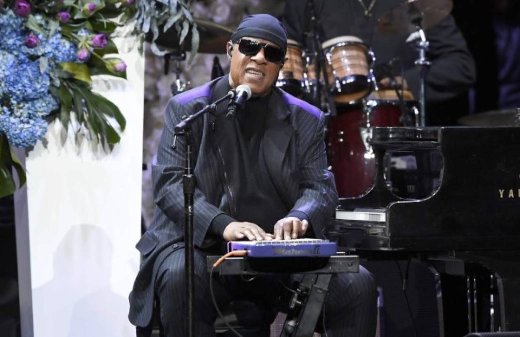 Stevie Wonder fue una de las grandes estrellas que participó en el funeral del famoso rapero. <br/><br/>Nipsey Hussle era elogiado por haber dejado atrás su pasado de pandillero para convertirse en un rapero exitoso y por luchar por los residentes negros y latinos de su vecindario.