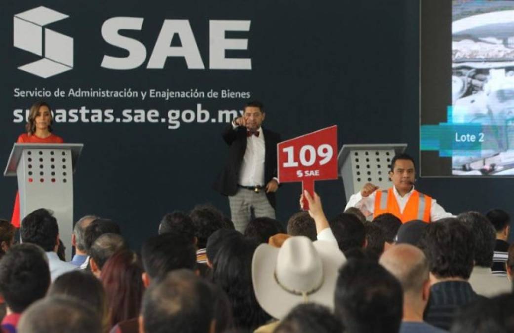 López Obrador, quien lanzó etas subastas tras llegar a la presidencia hace casi un año, ha prometido que los recursos obtenidos serán destinados a comunidades de escasos recursos o a impulsar proyectos deportivos o artísticos.