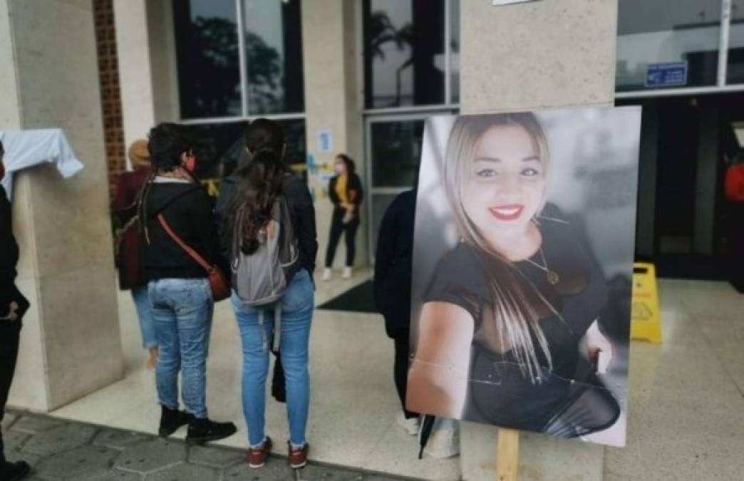 'Ella era una muchacha de 23 años (...) Valeria estudió, estaba superándose, hablaba inglés (...) tenía planes, quería ser abogada, porque nunca le gustaron las injusticias', recuerda la dolida madre, quien recibe asistencia psicológica.