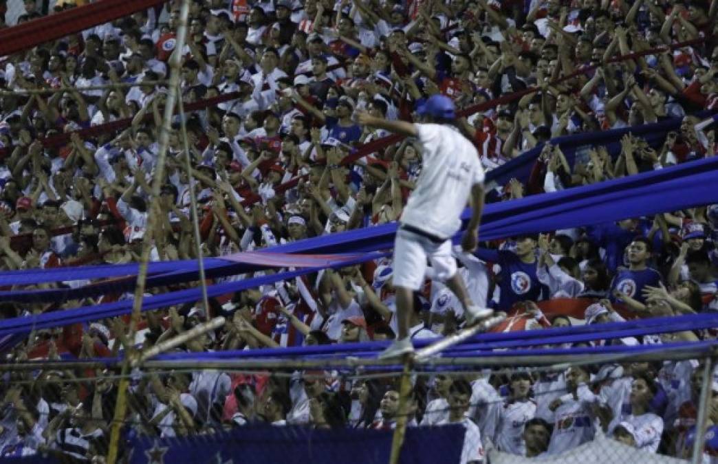 La afición del Olimpia de la zona norte una vez más le respondió a su equipo y abarrotó el estadio Morazán.