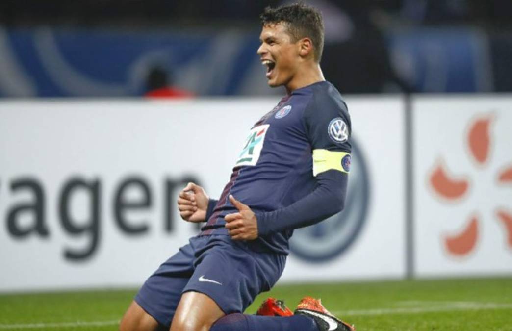 Thiago Silva ha asegurado en una entrevista en Canal + que le gustaría acabar su carrera deportiva en el PSG. 'Estoy feliz en París, tengo un contrato y espero retirarme aquí', dijo.