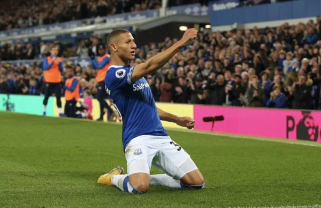 Richarlison: El delantero brasileño de 22 años de edad realizó una gran campaña con el Everton y es seleccionado de Brasil. Es otro de los jugadores que quieren en Barcelona.