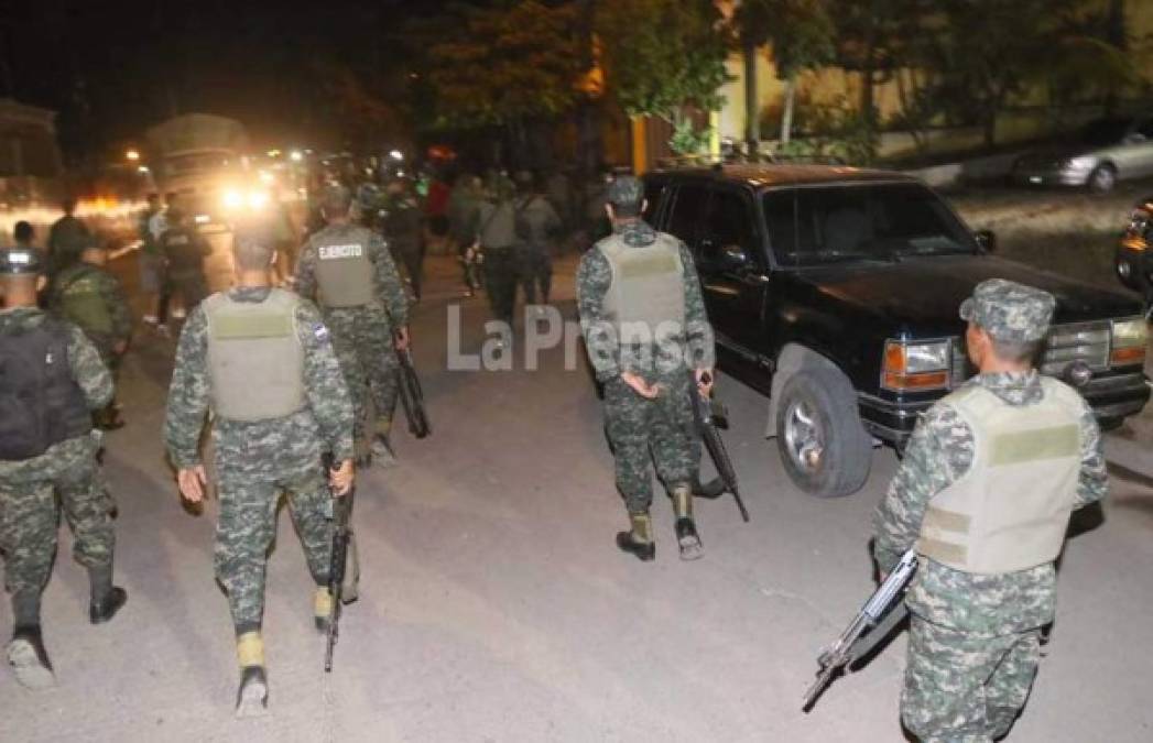 El enfrentamiento entre las barras de ambos clubes siguió en las afueras.