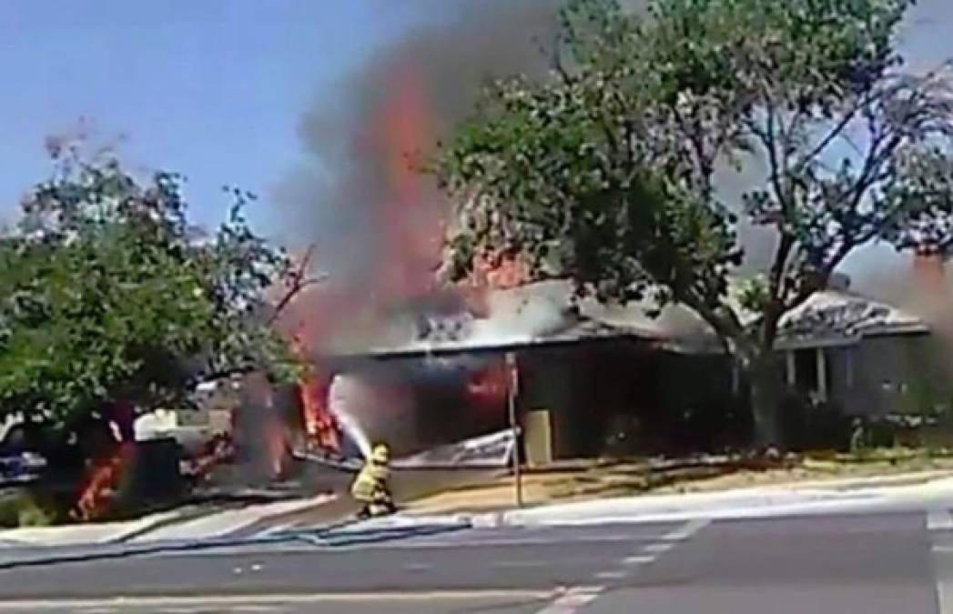 Los servicios de emergencia atendieron varios incendios desatados en el sur de Los Ángeles tras el sismo.