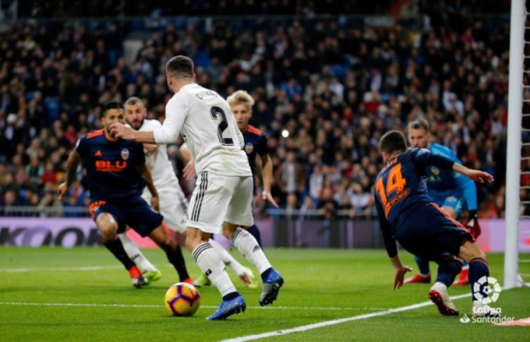 Dani Carvajal realizó una gran jugada para el primer gol del Real Madrid. Se quitó de encima a José Luis Gayá y luego cayó la anotación.
