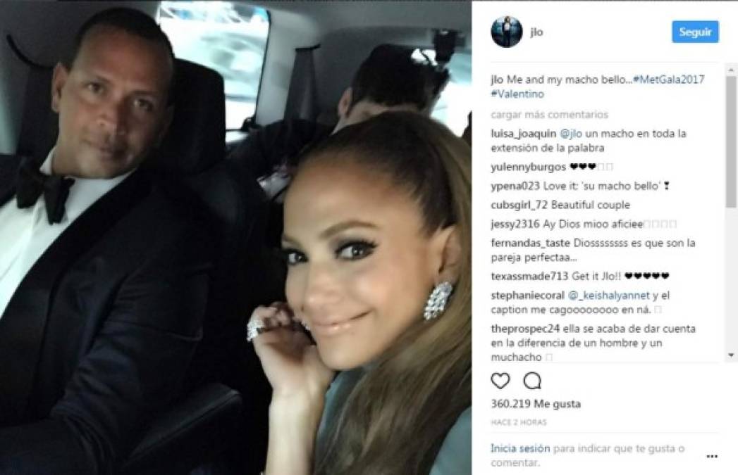 'Yo y mi macho bello', posteó la cantante Jennifer López al publicar la foto cuando iban camino a la gala MET.