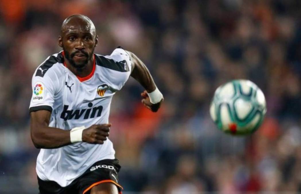 Eliaquim Mangala: Defensor del Valencia que logró vencer al coronavirus.