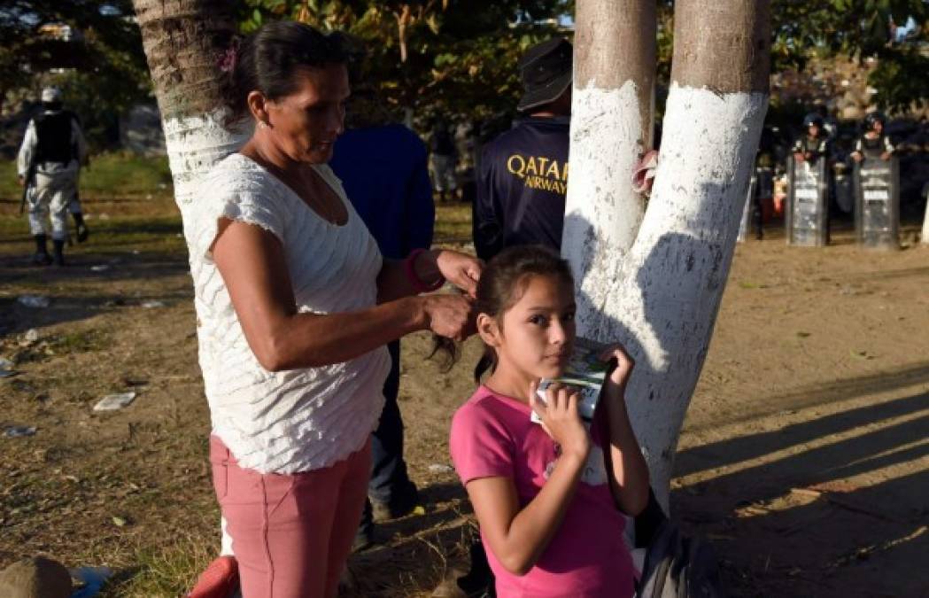 Por otra parte, el coordinador del Movimiento Regeneración Nacional (Morena) en el Senado mexicano, Ricardo Monreal Ávila, espera que el diálogo prevalezca en la frontera sur tras los incidentes entre una caravana de migrantes y elementos de la Guardia Nacional.