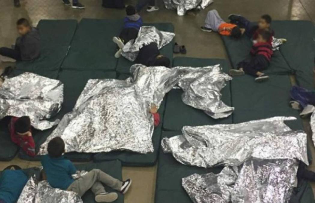 Más de 2.300 niños fueron separados de sus padres y detenidos en centros de la patrulla fronteriza desde que Trump implementó en mayo una política de 'cero tolerancia', con la idea de desalentar a los inmigrantes que llegan por la frontera sur.