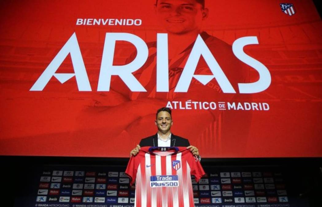 Santiago Arias: El defensa colombiano es otro de los que ha sido presentado como nuevo jugador del Atlético de Madrid.