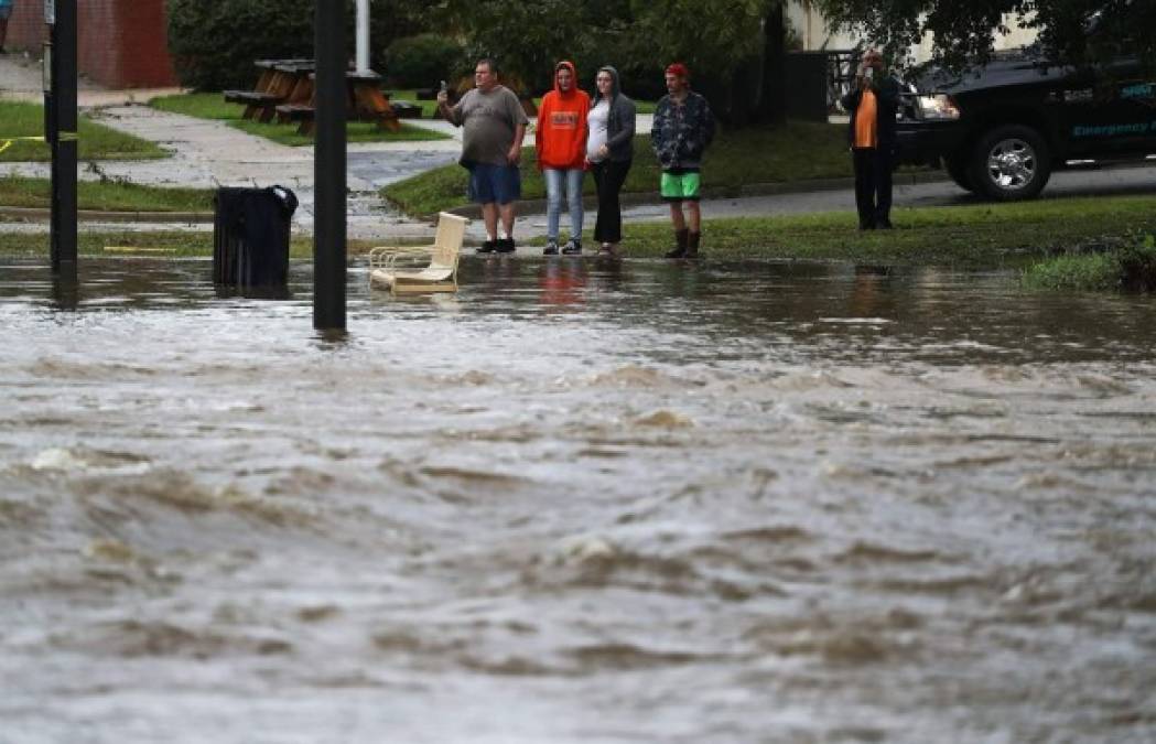 FAYETTEVILLE, NC - SEPTEMBER 16: People look on at Cross Creek that has been turned into a river by the rains from Hurricane Florence as it passed through the area on September 16, 2018 in Fayetteville, North Carolina. Rain continues to inundate the region causing concern for large scale flooding after Hurricane Florence hit the North Carolina and South Carolina area. Joe Raedle/Getty Images/AFP<br/><br/>== FOR NEWSPAPERS, INTERNET, TELCOS & TELEVISION USE ONLY ==<br/><br/>