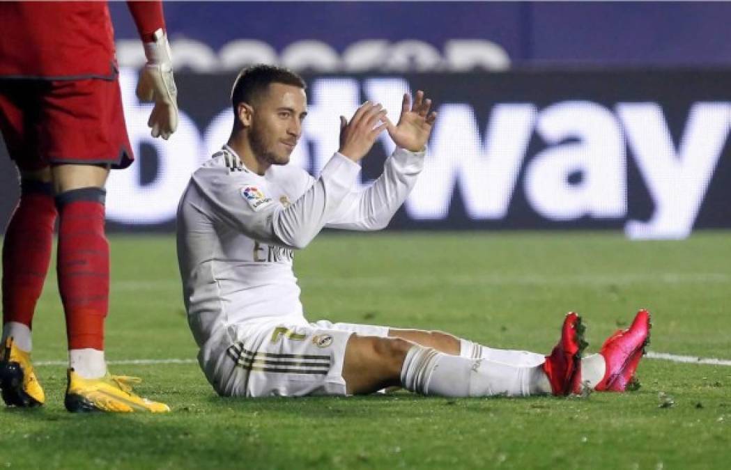 Eden Hazard se lamenta al lesionarse en el partido ante Levante.
